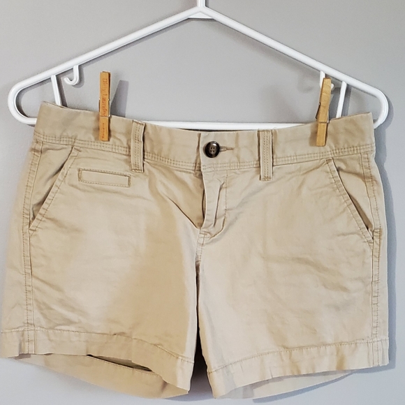 Old Navy Low Rise Shorts Size 2 - Picture 1 of 2